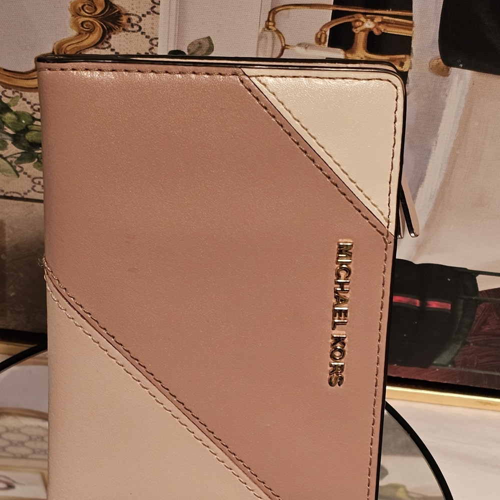 Michael Kors Adele Pink & Cream Leather Passport Holder/wallet - Picture 8 of 13